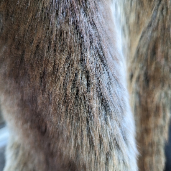 Vera Moda Faux Fur Vest - Picture 3 of 3